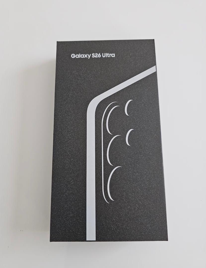 New Samsung Galaxy S26 Ultra 12+512GB with Original Packaging