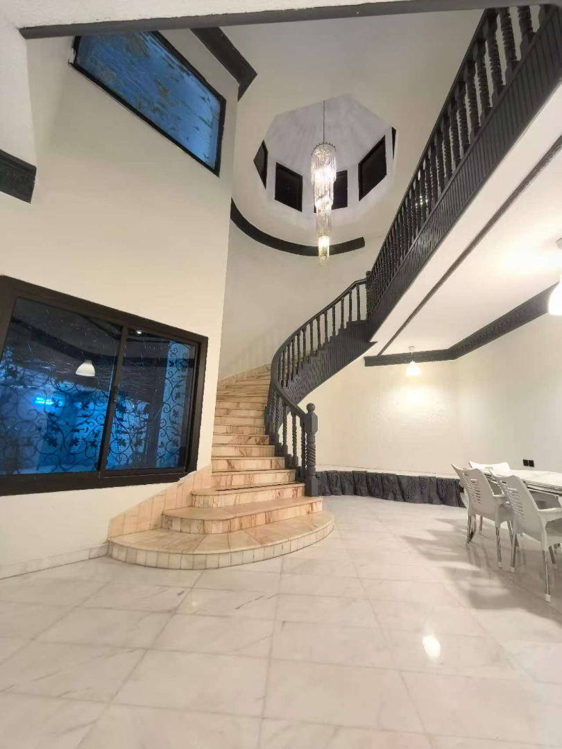 غرفة بثلاثة أسرّة للإيجار على المدى الطويل أو القصير63281251597955114