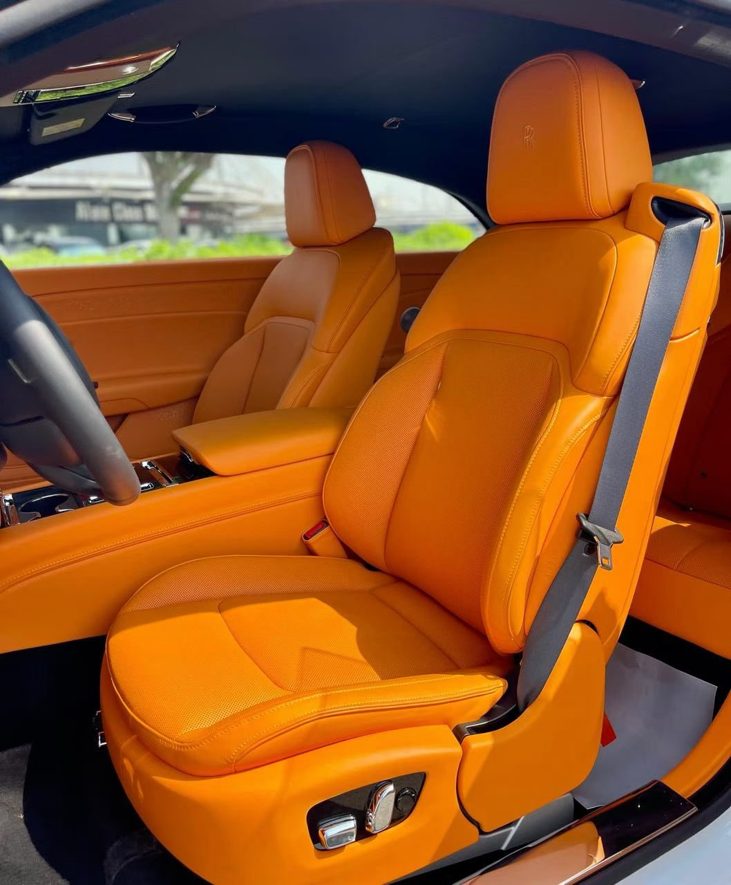 /en/city/cate-others284/rolls-royce-spectre-6424592355981111/-8