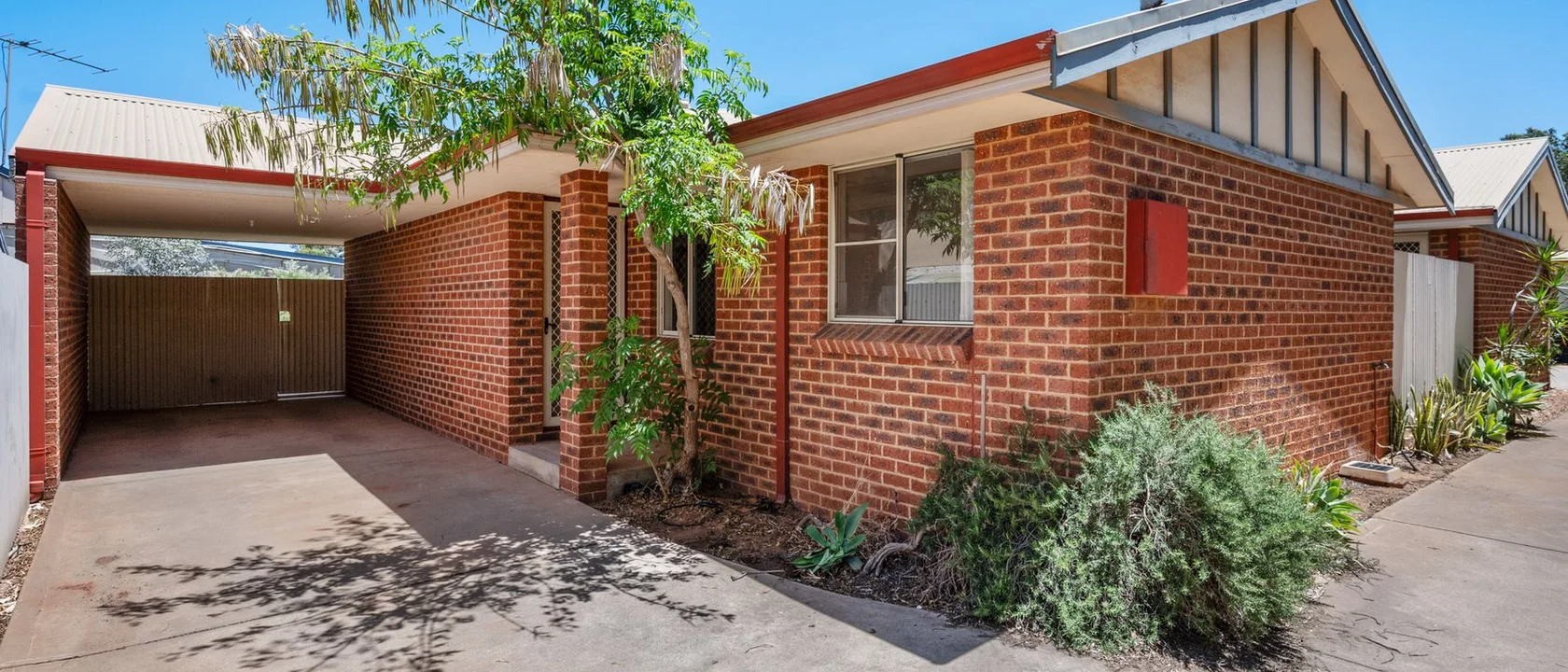 2/11 Moran Street, Boulder WA 6432