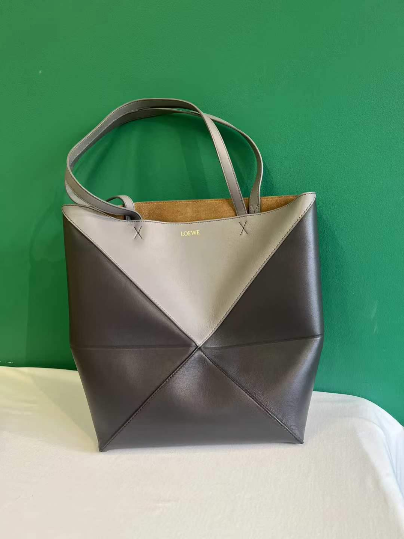Loewe Puzzle Fold Bag Small – Glossy Nappa Leather | 95% New21 Loewe Puzzle Fold Bag Small – Glossy Nappa Leather | 95% New632276800540171121