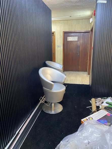 2 chair 2 mirrors good condition light 💡 mirror 