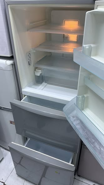 ثلاجة