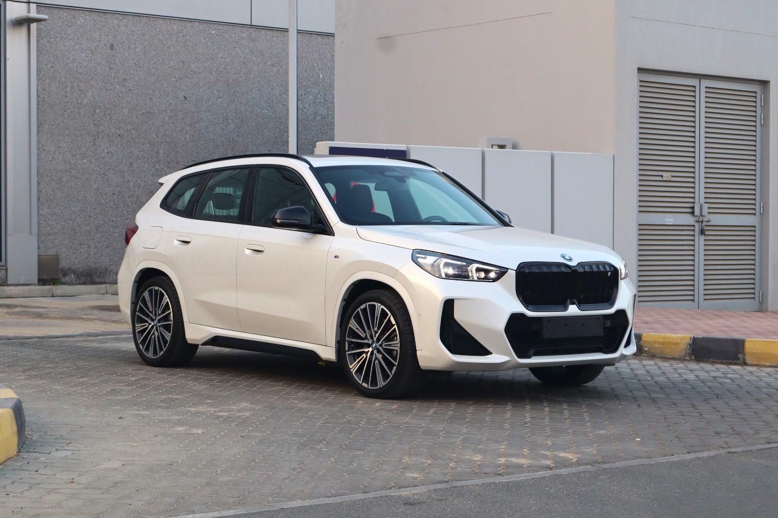 bmw-ix1-edrive20-m-sport-2024-64762407962881111