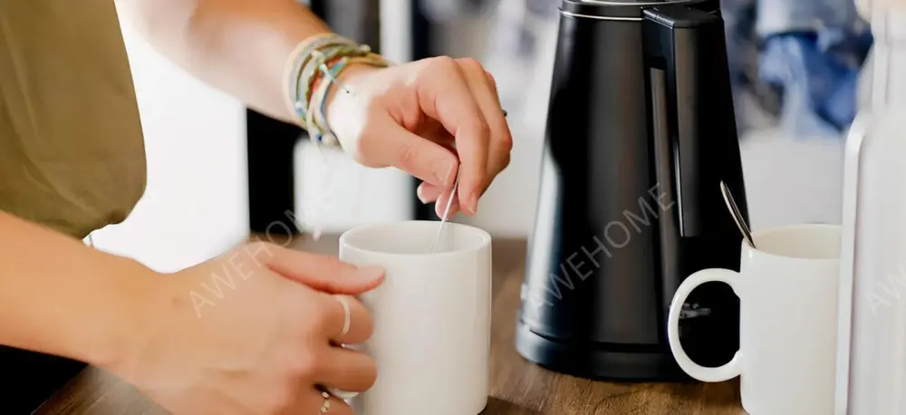 Twin Room with Shared Bathroom64253328432514111