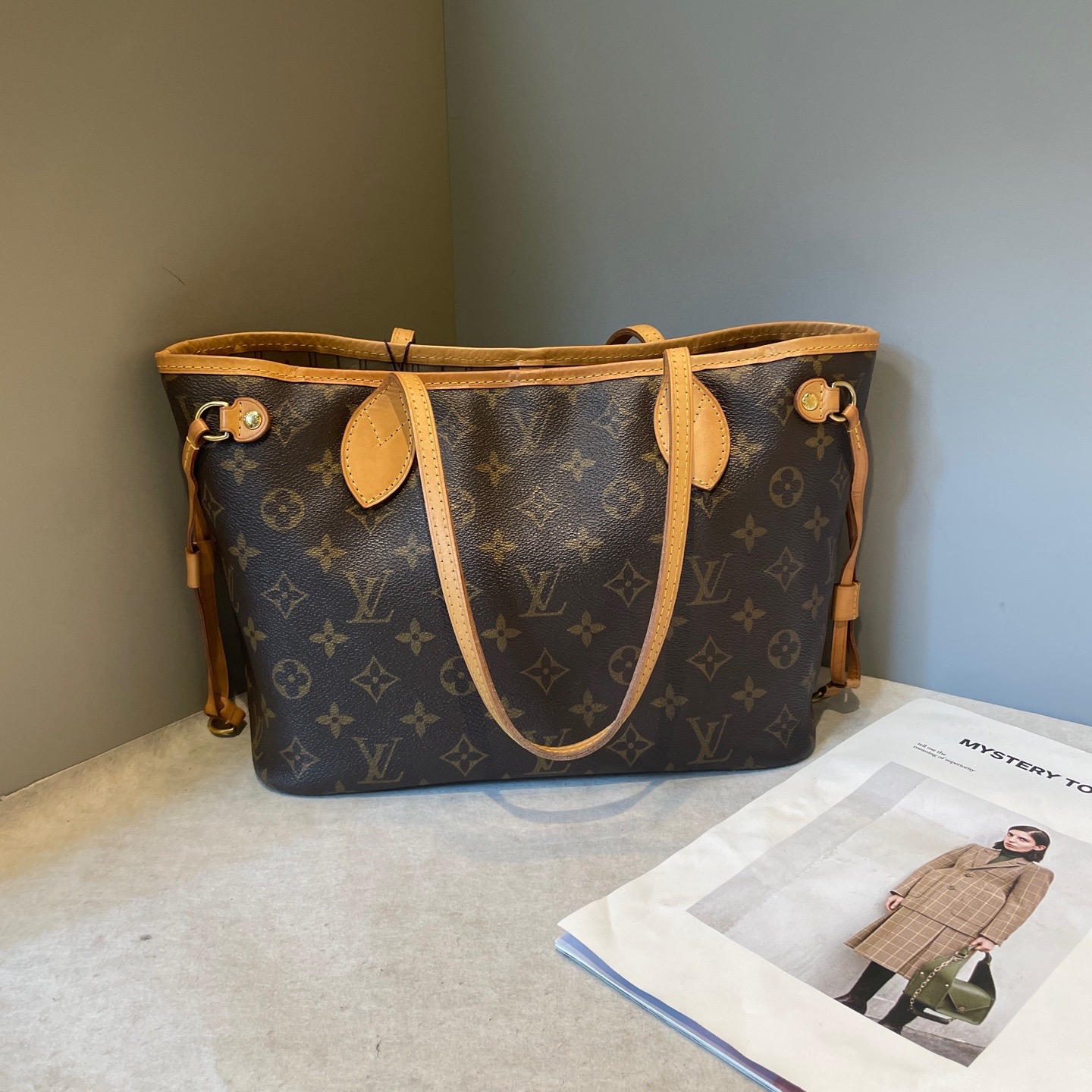 Bolso tote LV/Louis Vuitton Neverfull pequeño, forro beige
