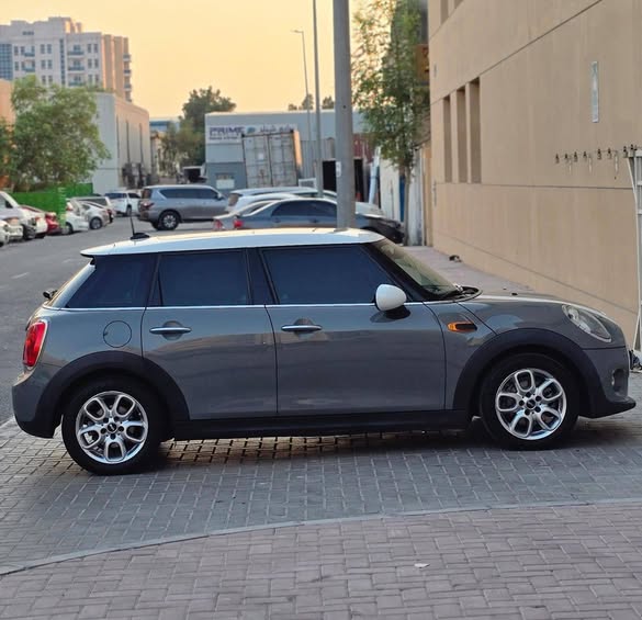 MINI COOPER64762538252675113