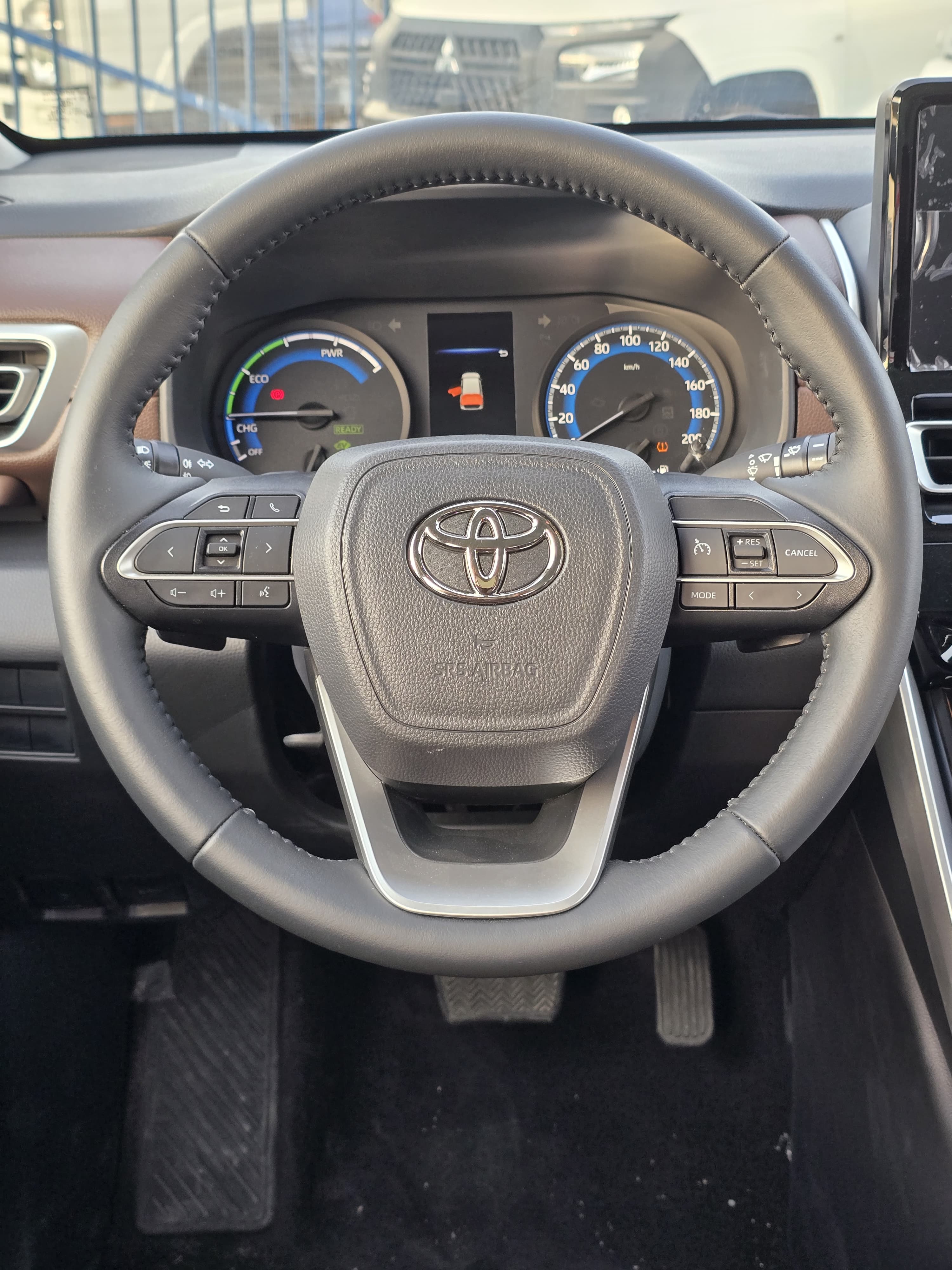 TOYOTA INNOVA 2.0L HYBRID 6 SEATS63725550008834114