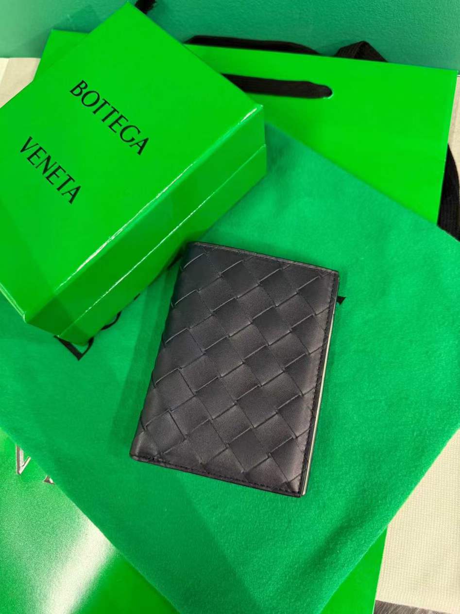 Bottega Veneta Wallet – Pre-Owned