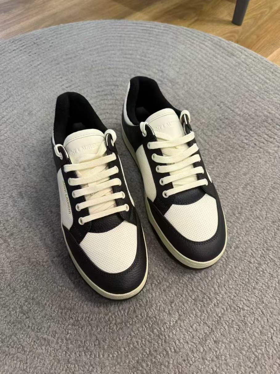 SAINT LAURENT Men’s Sneakers – Size 42 (Pre-Owned)63817374488833111