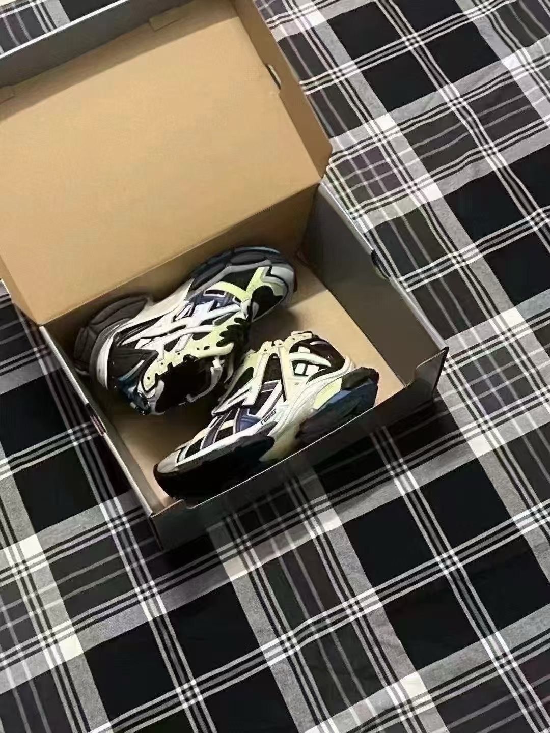 Balenciaga Black Gray Green Runner63682845200641110