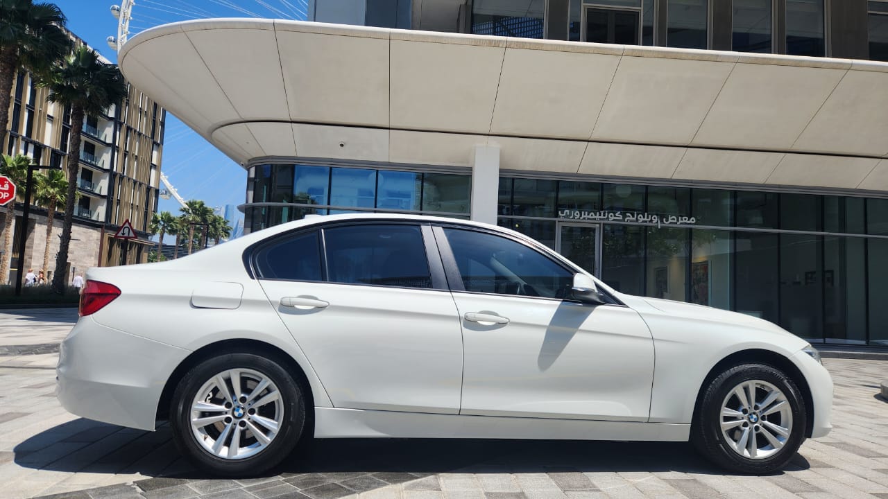 2018 بي إم دبليو 318i 1.5 لتر / 3 أسطوانات حالة ممتازة63703056492163112