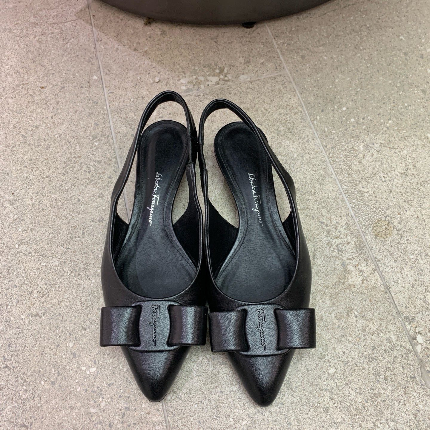 Ferragamo/菲拉格慕 黑色尖头蝴蝶结平底凉鞋