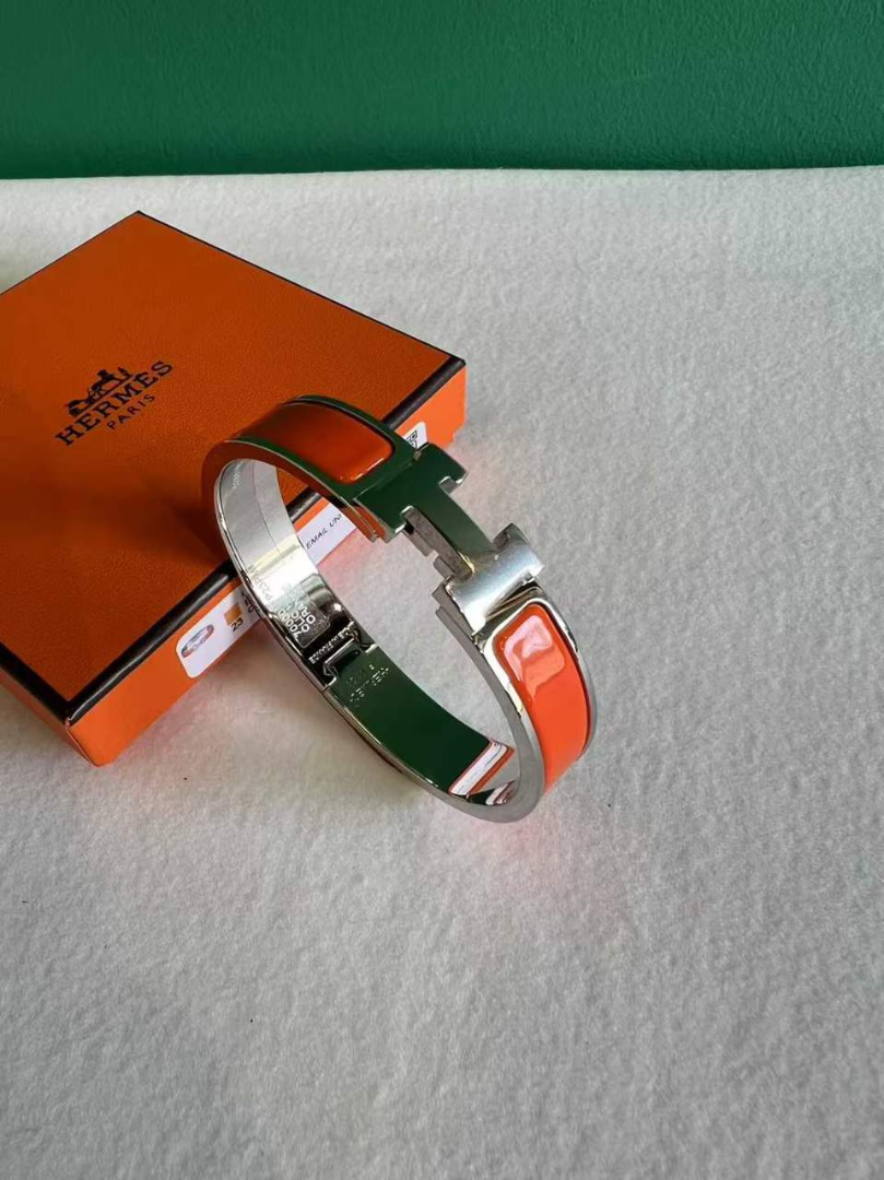 Hermès Clic H Bracelet – Orange Enamel PM (Small) | Great Condition63227780002049111