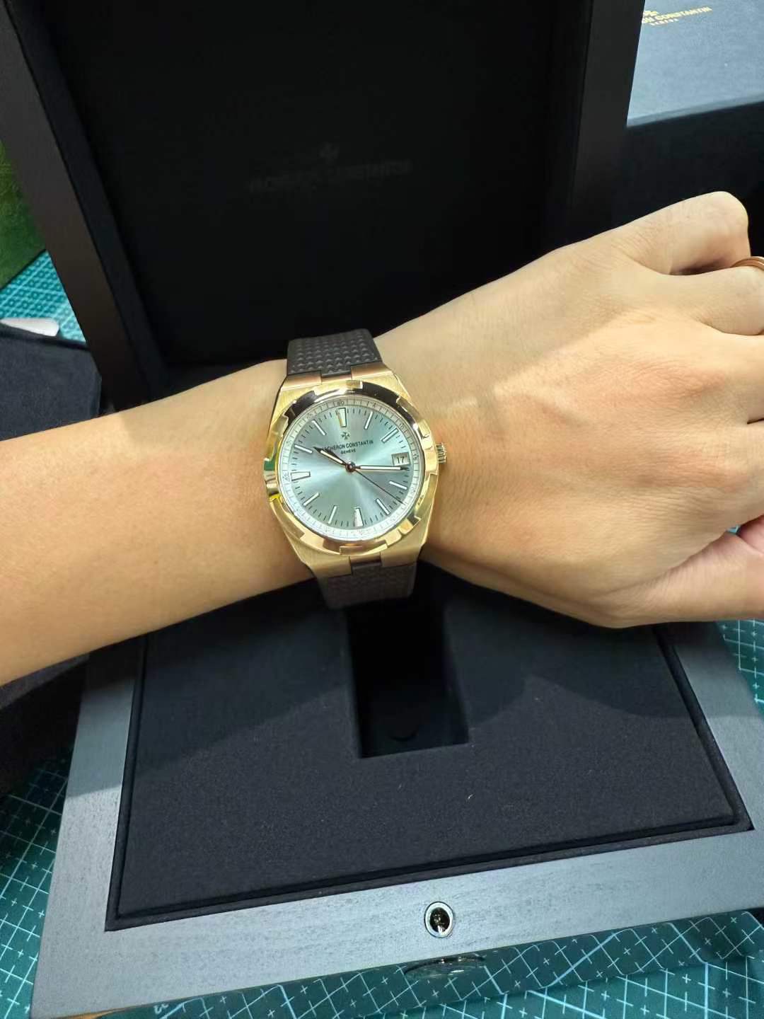 Vacheron Constantin Overseas 4500V – 41mm (Full Set, 2021)
