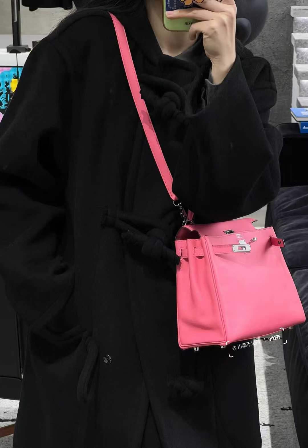 Hermès Kelly 25 – 8W Rose Azalée (وردي أحمر كأحمر الشفاه الجديد)63817238114305112