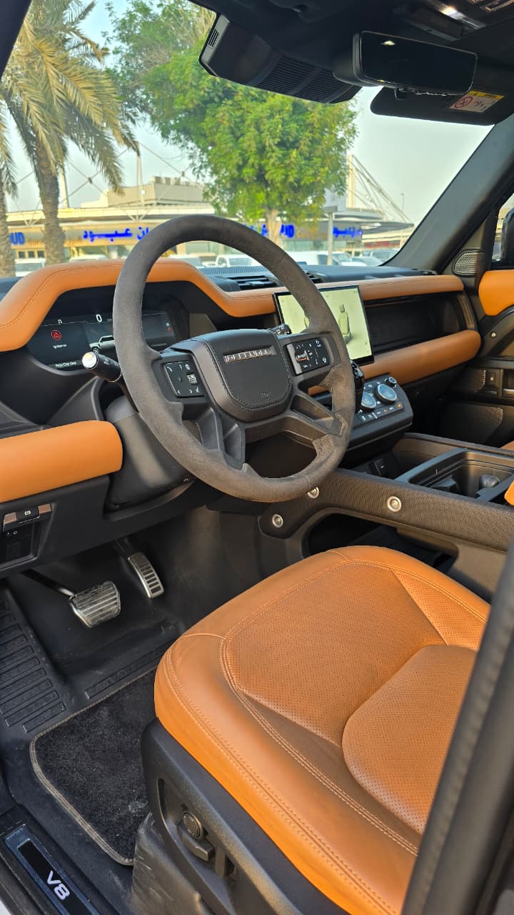Defender 110 HSE - V8 -  P 525 - Carithian Edition - GCC Specs - 202463678555560579114