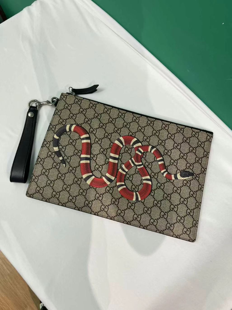 غوري غوري جي جي سوبريم كينغ سنيك كلاتش - بيان جريء | 95% جديد13 غوري غوري جي جي سوبريم كينغ سنيك كلاتش - بيان جريء | 95% جديد632280029808661113