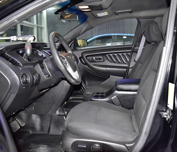 ford-taurus-2015-model-in-black-color-american-specs-64391411753090114