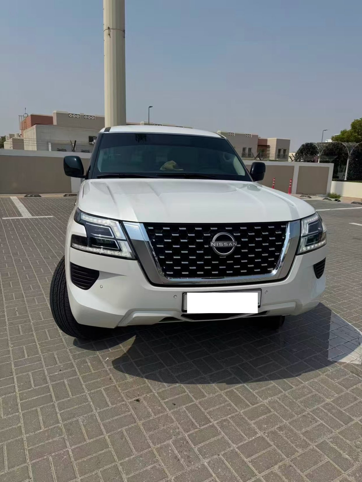 Dubai sells Nissan Toure GCC.63792600150275110