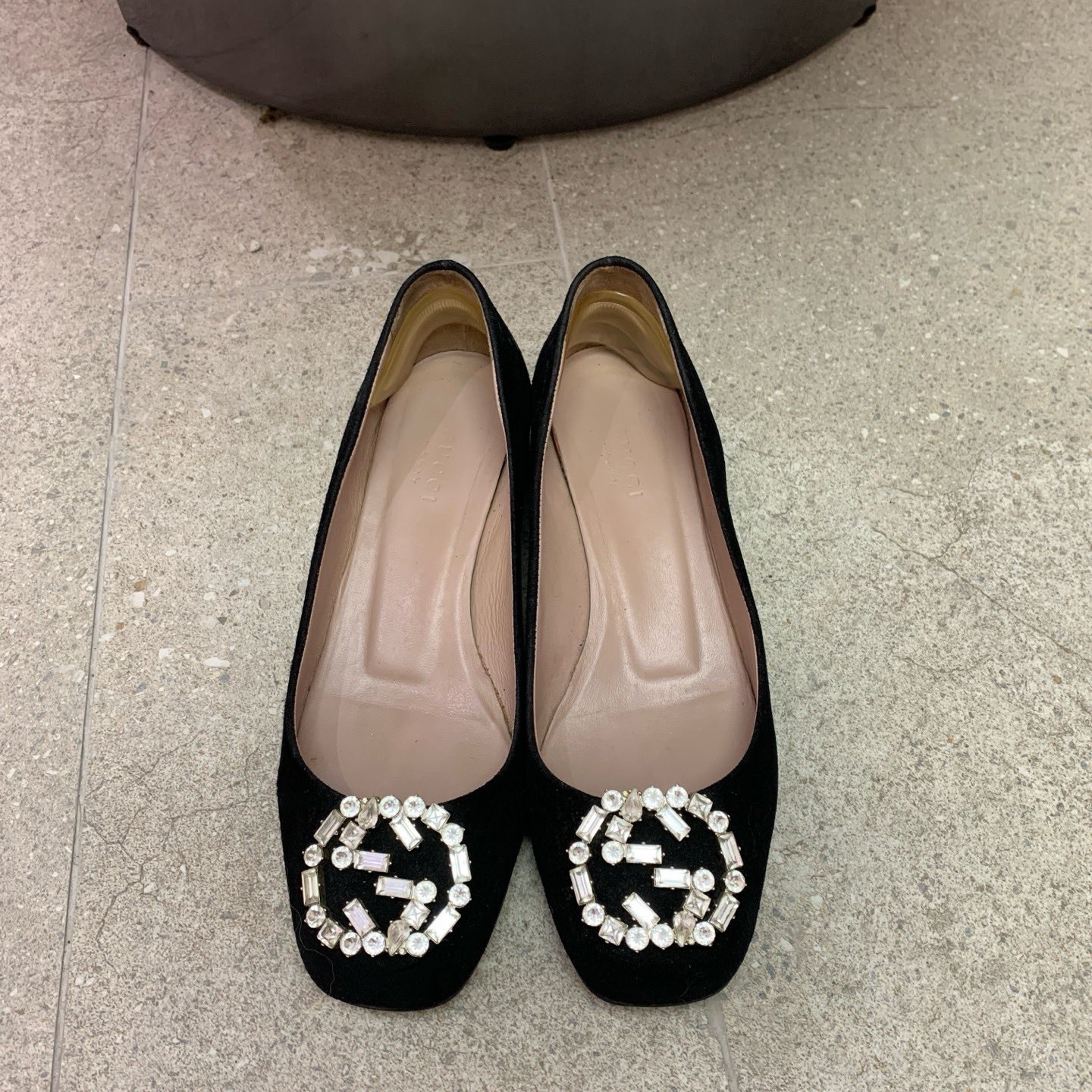 Gucci/ Gucci, zapatos planos de terciopelo negro con diamantes de imitación, talla 36