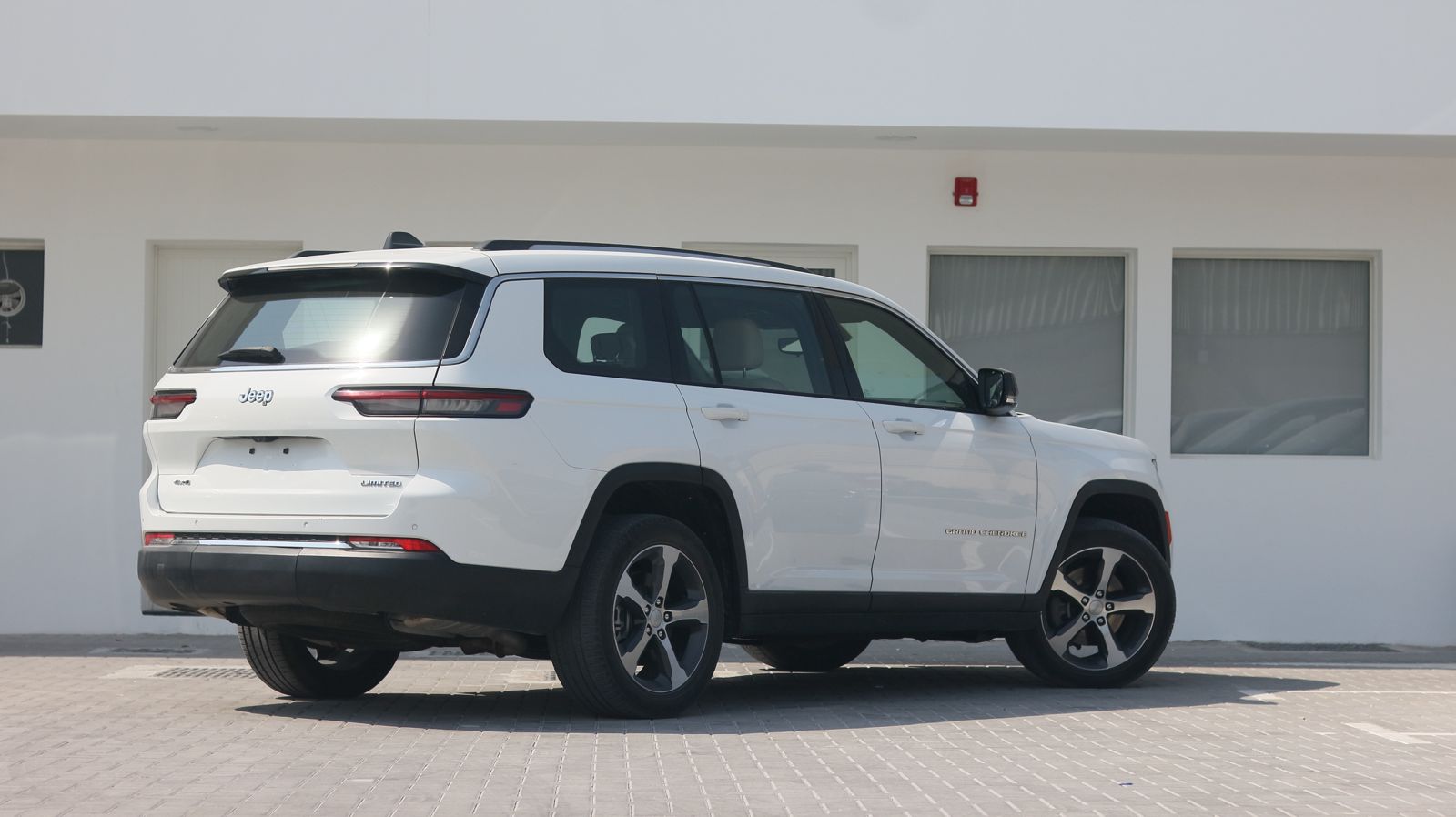 /ar/city-dubai/cate-car-used-car/jeep-grand-cherokee-limited-2023-vxr-6407662538201911/-4