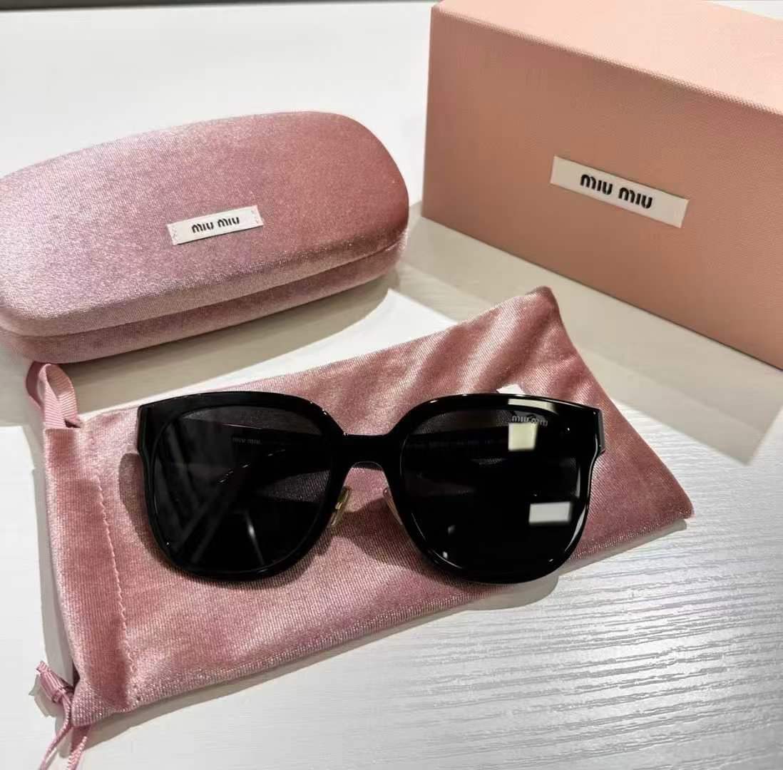 Miu Miu Sunglasses – Pre-owned