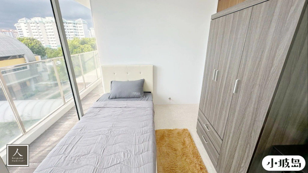 Near NTU, Centris is a regular apartment close to NTU and one of the most convenient residences for going to NTU. It has 24-hour security, and the NTU 179 campus bus departure station is right downstairs.63379764241665111