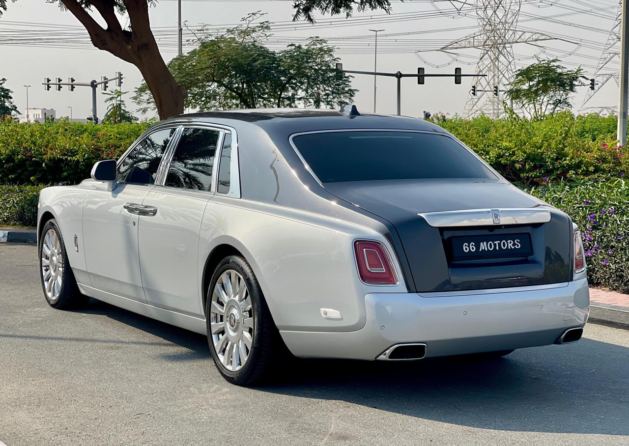 2019 Rolls Royce Phantom Dual Tone Gcc Spec  with 56,400 km driven63756763008259113