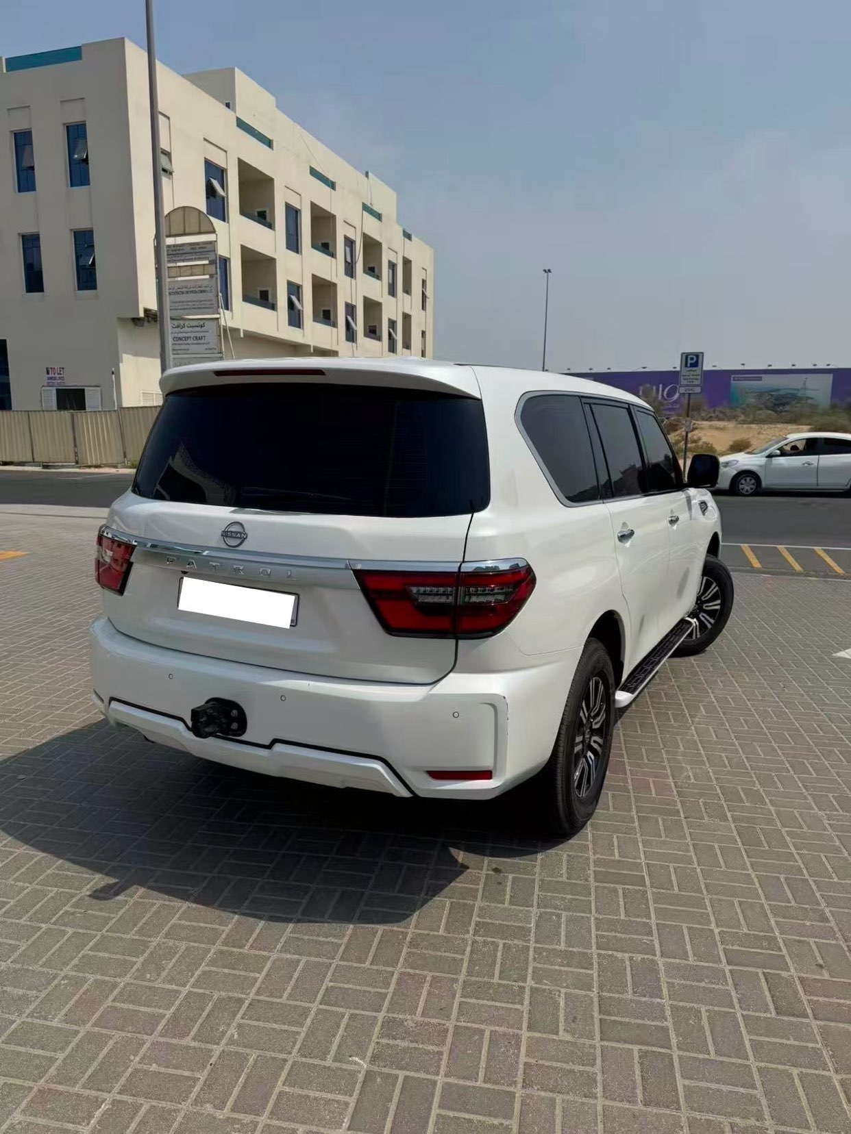 Dubai sells Nissan Toure GCC.63792600150275111