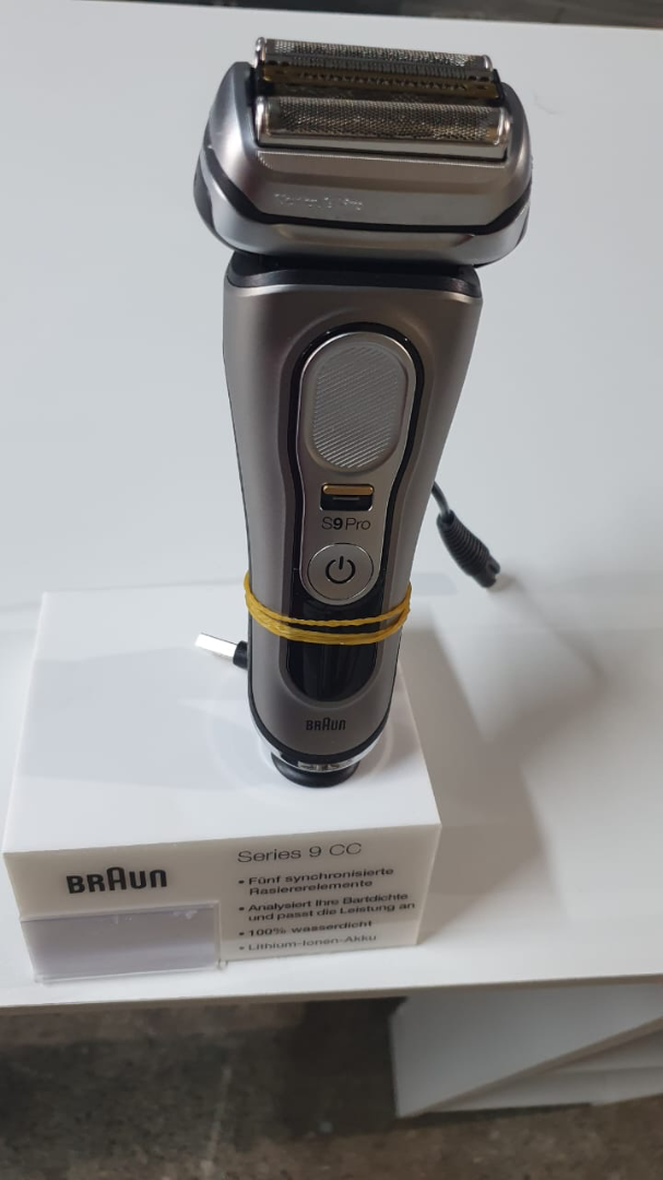 Experience a Close Shave with the Premium Electric Shaver!63362468705922114