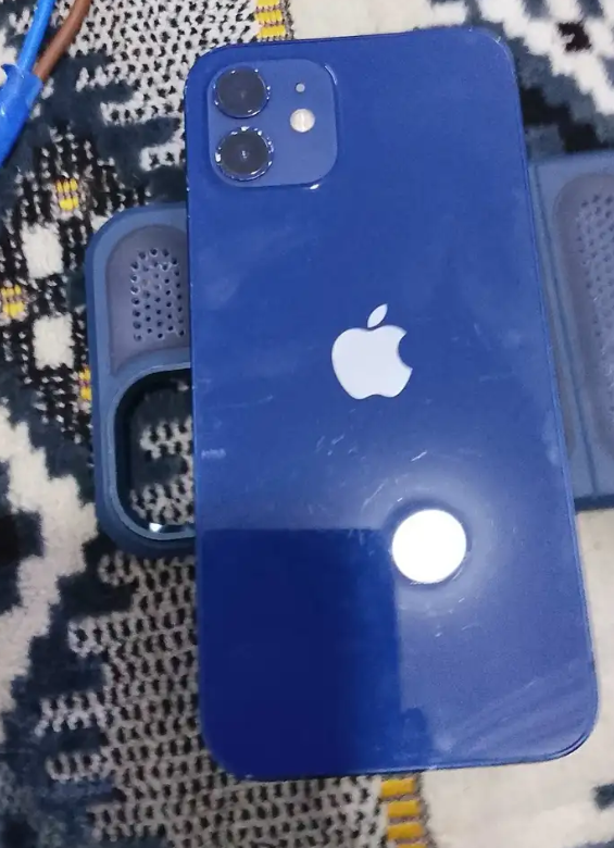 iPhone 12 1364973129505922110