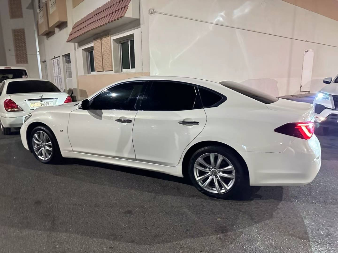 إنفينيتي Q70 2016 3.7 لتر أبيض62894146193921111