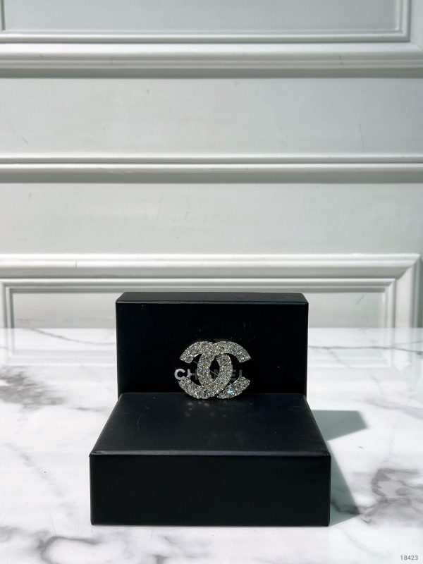  CHANEL BROOCH