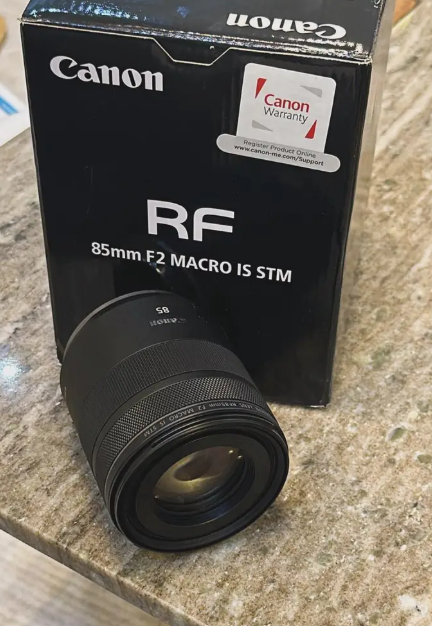 Canon RF 85mm F2 MACRO IS STM Lens