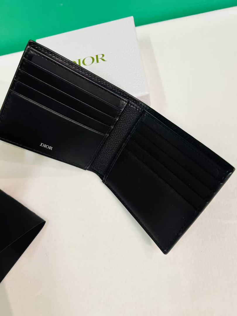 Dior Men’s Black Leather Wallet – Like New | With Box63227460193539111