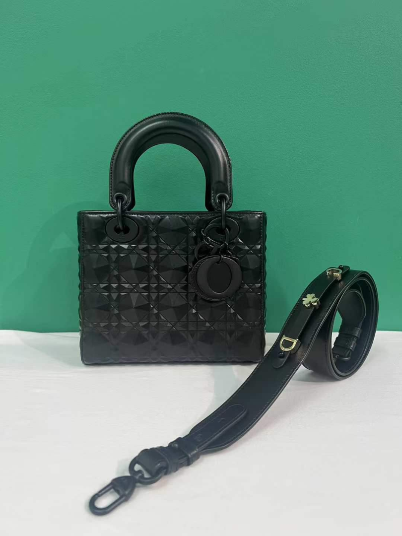 Authentic Dior Lady Dior Small Bag – Black Diamond Cannage | 97% New63227883358851111