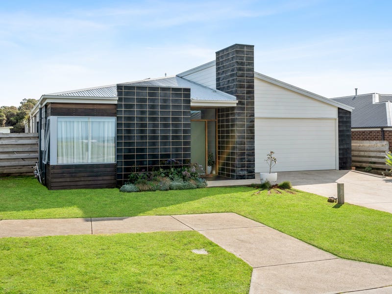 16 Martin Laurence Place, Port Fairy, Vic 3284