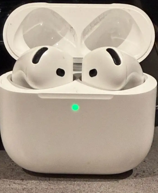AirPods 4 con cancelación de ruido
